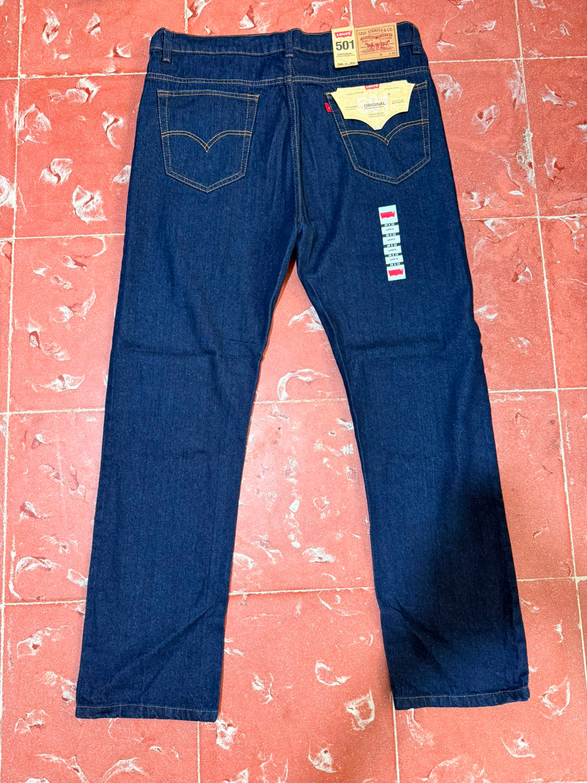 LEVIS STRAIGHT LEG
